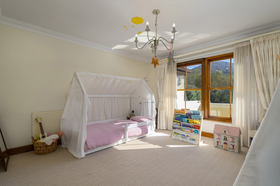 7 Bedroom Property for Sale in Zwaanswyk Western Cape